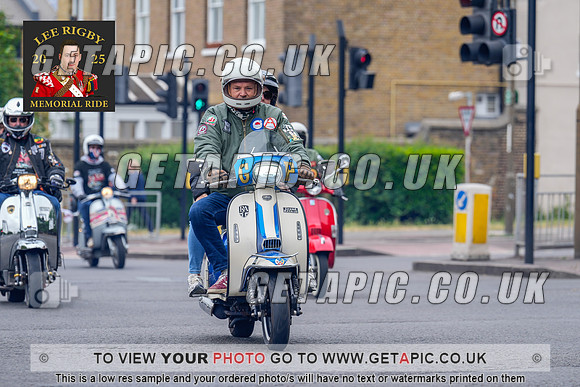 MW2505-20935_LOGO_ON_PHOTO