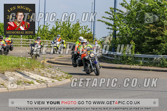 MWA2405-562_LOGO_ON_PHOTO
