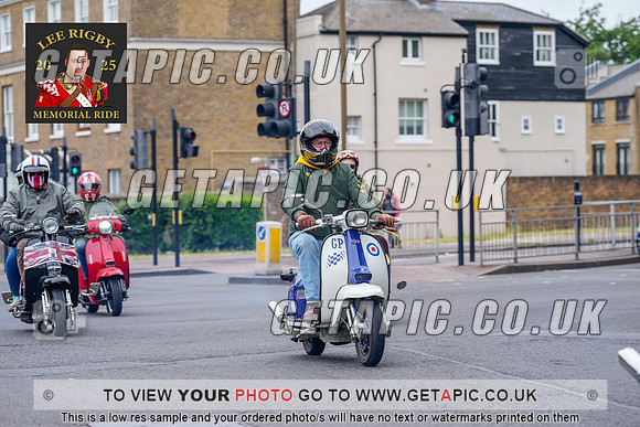 MW2505-20922_LOGO_ON_PHOTO