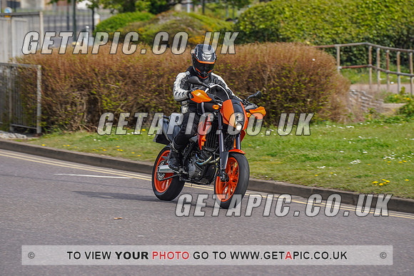 RS2204_3912