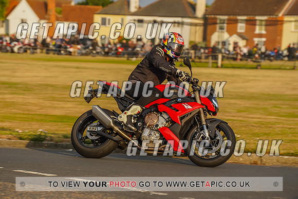 RS2207_9093