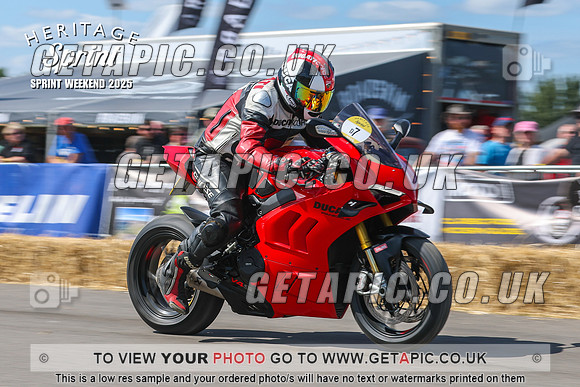 GP2508-5549-C_LOGO_ON_PHOTO