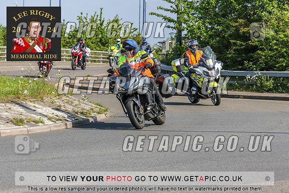 MWA2405-566_LOGO_ON_PHOTO