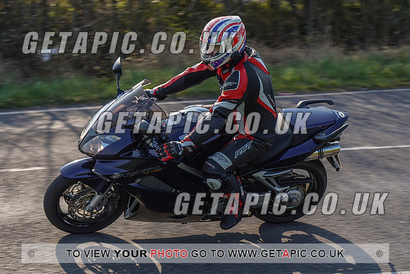 RS2203_4561