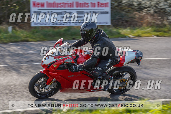 RS2203_4568
