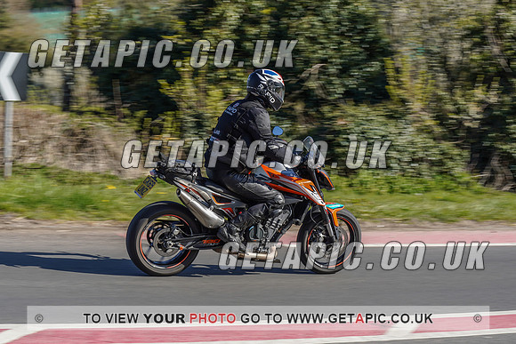 RS2104_1616