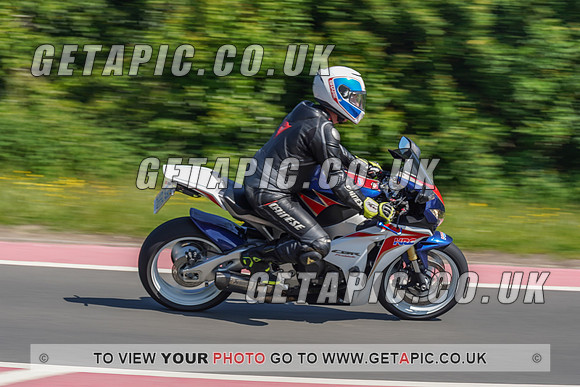 RS2105_6458