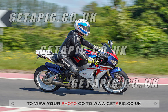 RS2105_6457