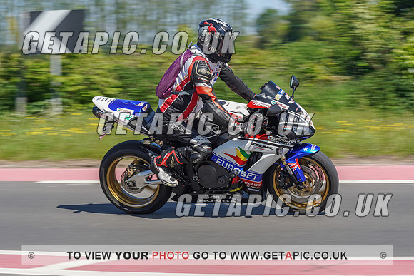 RS2105_6468
