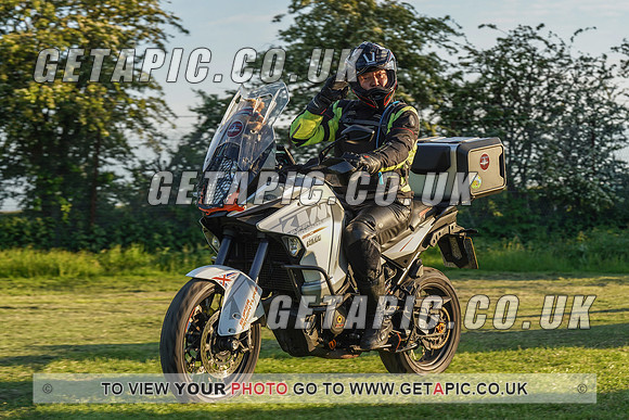 RS2105_6400