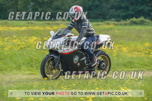 RS2106_1251