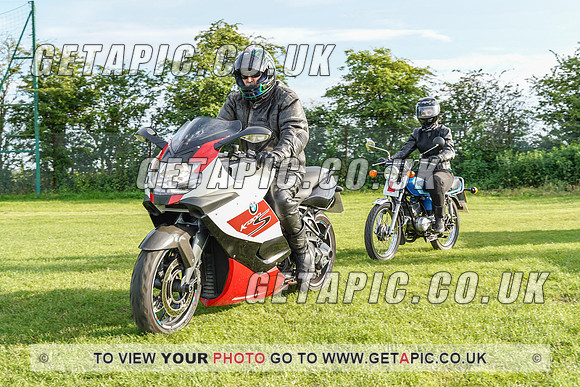 RS2107_1050