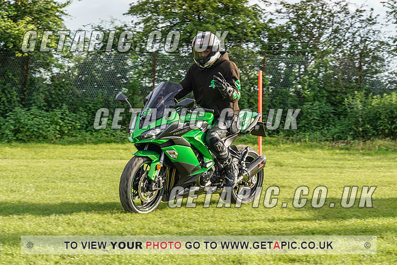 RS2107_1053