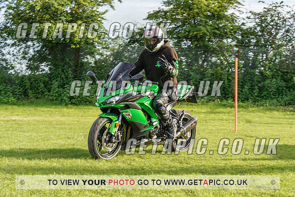 RS2107_1054