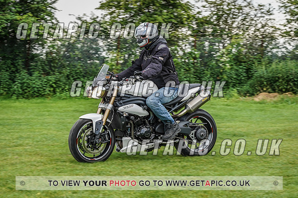 RS2107_1232
