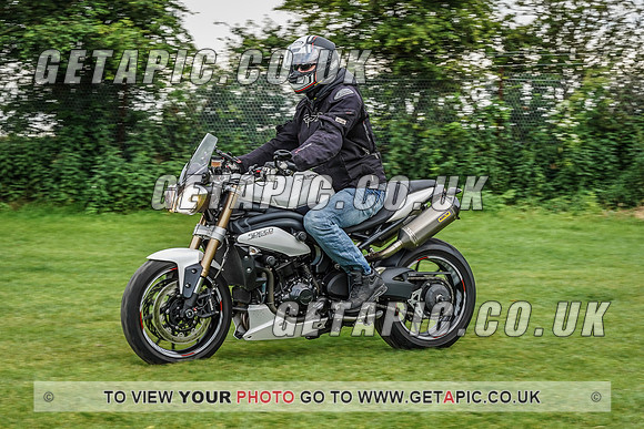 RS2107_1233