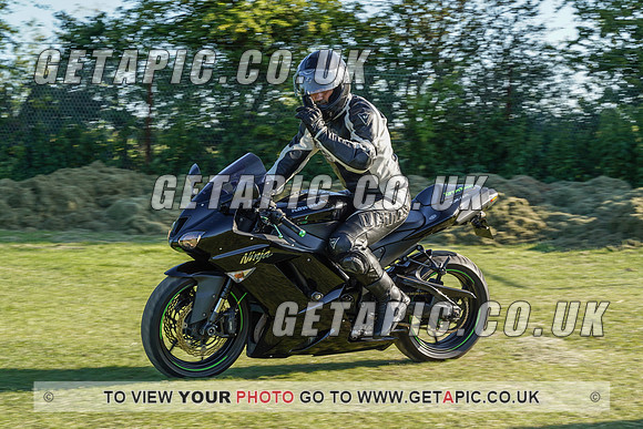 RS2107_3328