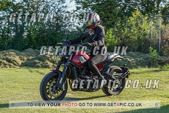RS2107_3339