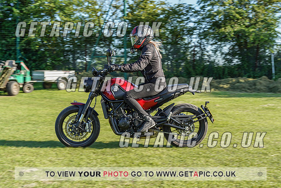 RS2107_3342