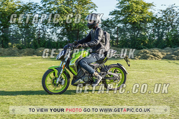 RS2107_3345