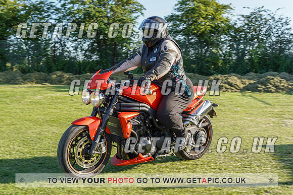 RS2107_3370