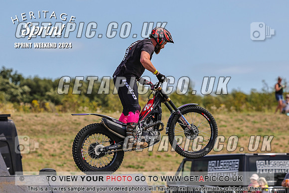 PR2408-01177-C_LOGO_ON_PHOTO