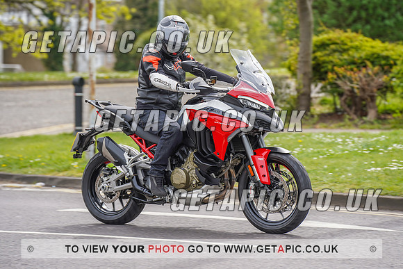 RS2204_8123