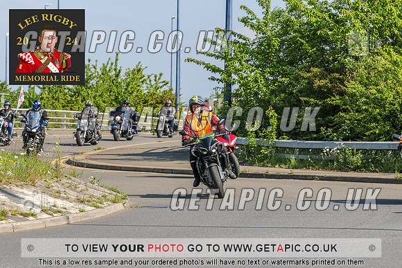 MWA2405-567_LOGO_ON_PHOTO