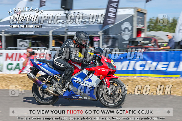 GP2508-3293_LOGO_ON_PHOTO