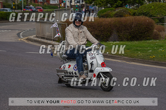 RS2204_7620