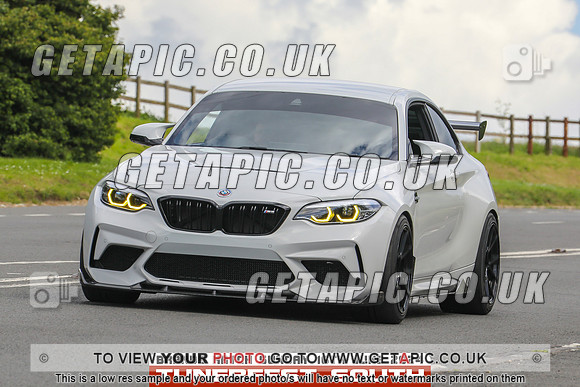 GP2406-10748-C_LOGO_ON_PHOTO