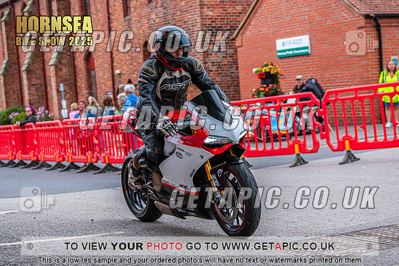 TW2508-0320_LOGO_ON_PHOTO
