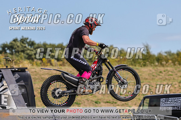 PR2408-01176-C_LOGO_ON_PHOTO