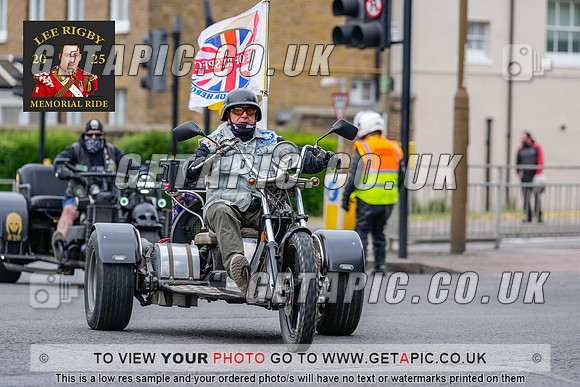 MW2505-20911_LOGO_ON_PHOTO
