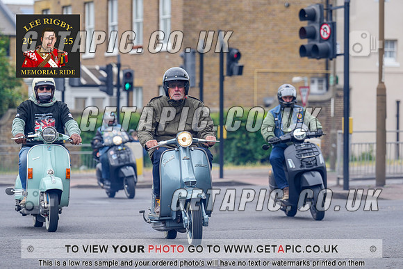 MW2505-20930_LOGO_ON_PHOTO