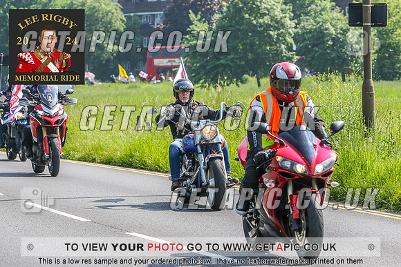 MWA2405-978-C_LOGO_ON_PHOTO