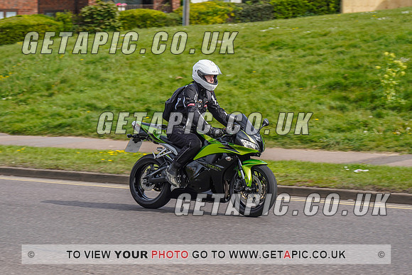 RS2204_3944