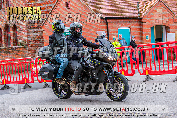 TW2508-0327_LOGO_ON_PHOTO