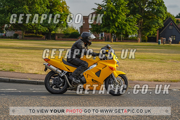 RS2207_8642