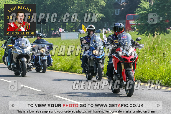 MWA2405-979-C_LOGO_ON_PHOTO