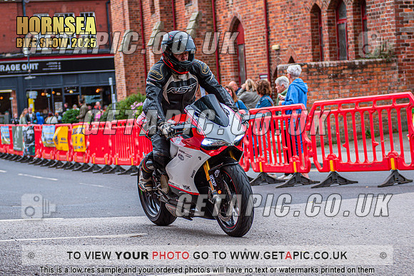 TW2508-0319_LOGO_ON_PHOTO