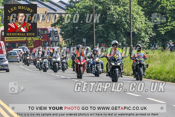 MWA2405-972-C_LOGO_ON_PHOTO