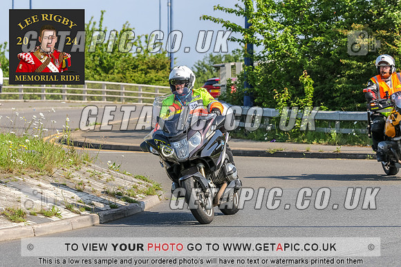MWA2405-560_LOGO_ON_PHOTO