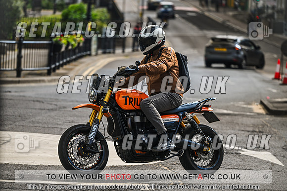 SJ2505-7820
