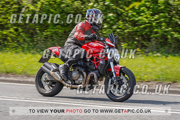 RS2204_12557