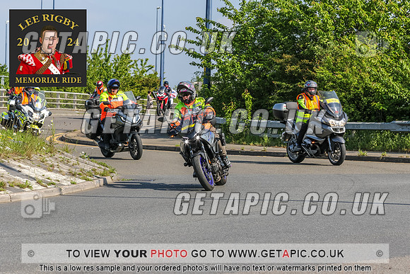 MWA2405-565_LOGO_ON_PHOTO