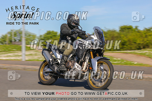 GP2405-0016-C_LOGO_ON_PHOTO